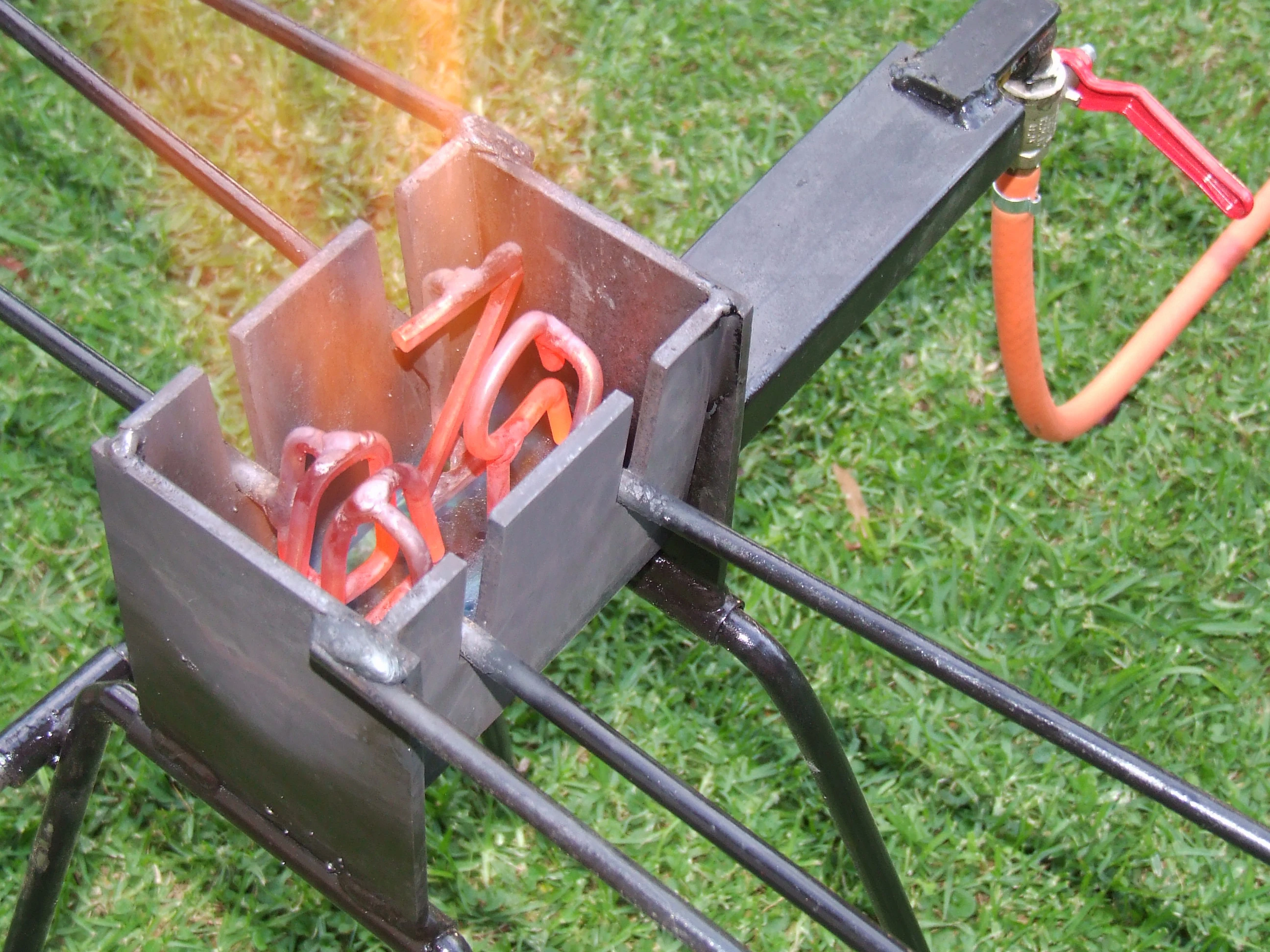 4-letter gas burner heating up